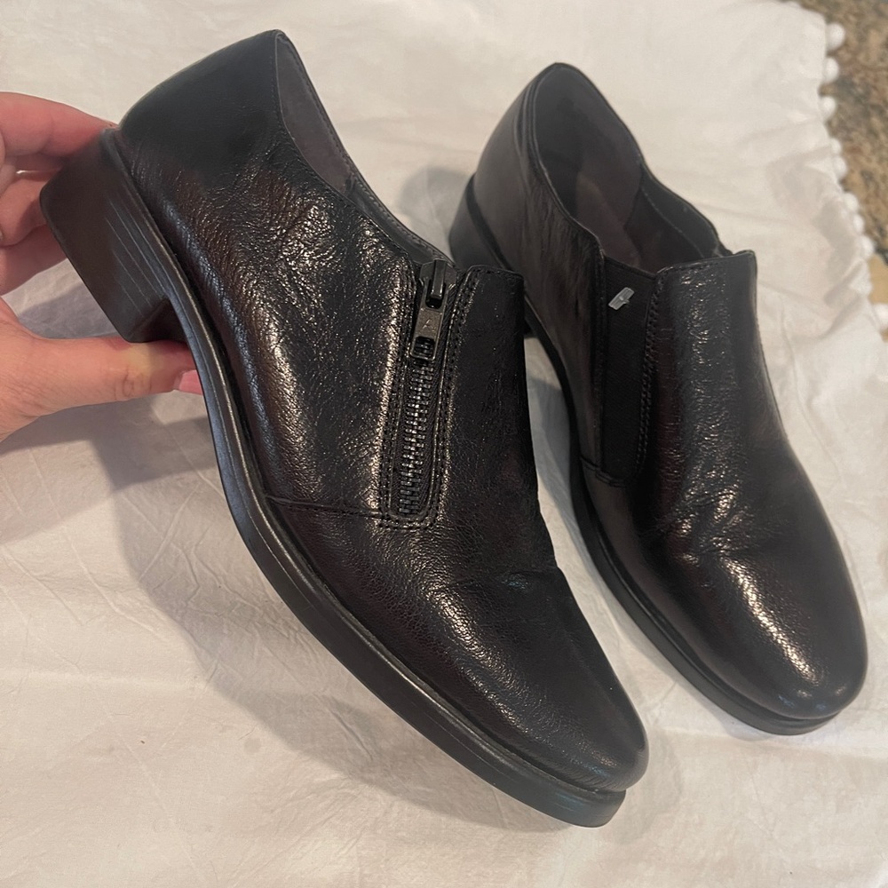 AEROSOLES Black Leather Flats - Picture 2 of 8